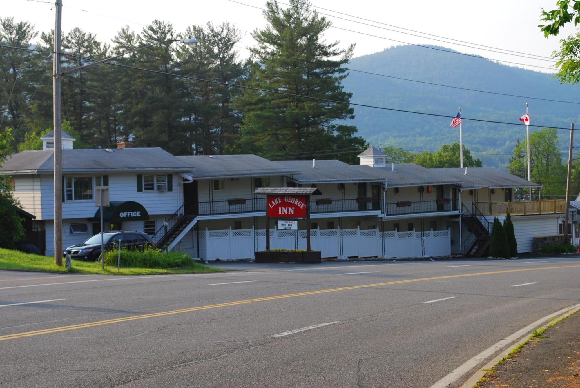 The Lake George Inn Bagian luar foto